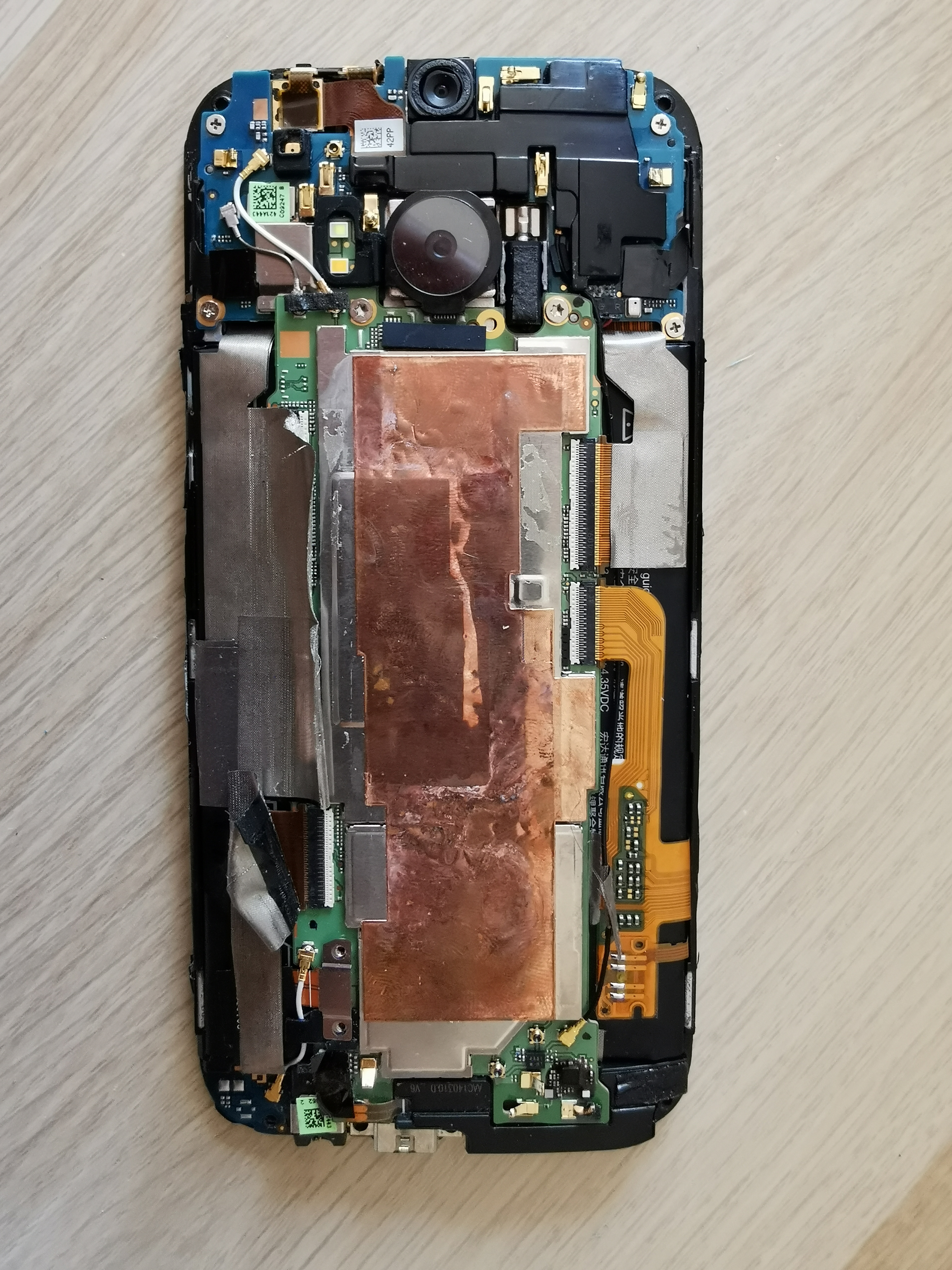 HTC One M8 innards